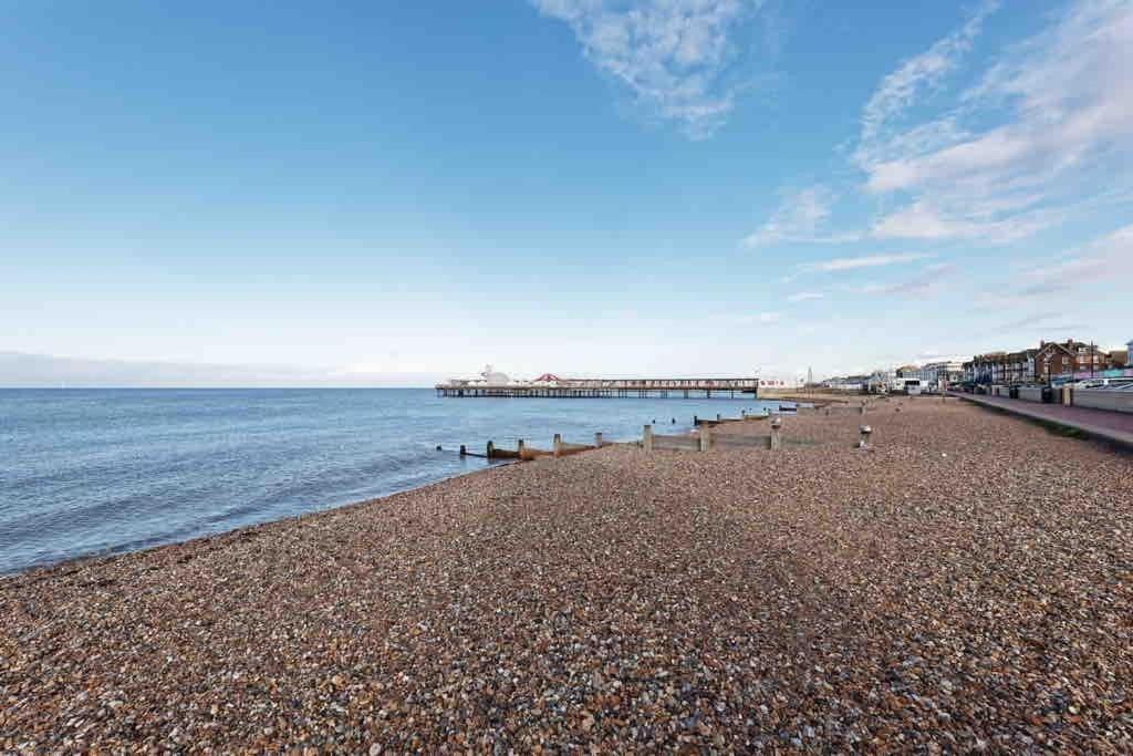 Stylish Beach Front Retreat 2 Bedrooms Herne Bay Exterior photo